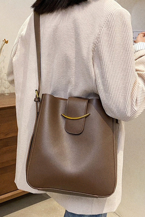 ZOE MESSENGER BAG